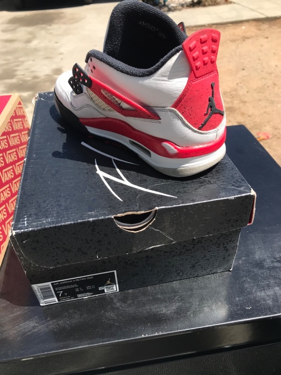 Jordan 4\'s